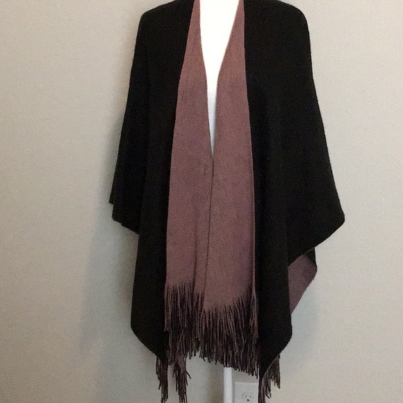 Vince Camuto ruana/wrap in softest black/deep dusty rose acrylic, One Size - Picture 1 of 10